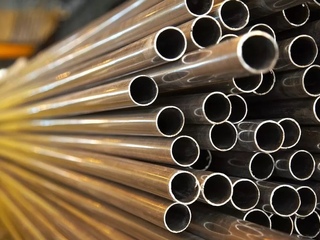 Труба алюминиевая тонкостенная анодированная АМг3 24х2,5 мм 0 - в «Монолит-Металлопрокат».