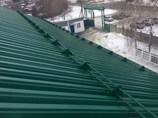 Профлист НС35 0.9 мм RAL 6005 Зеленый Мох 2 - в «Монолит-Металлопрокат».